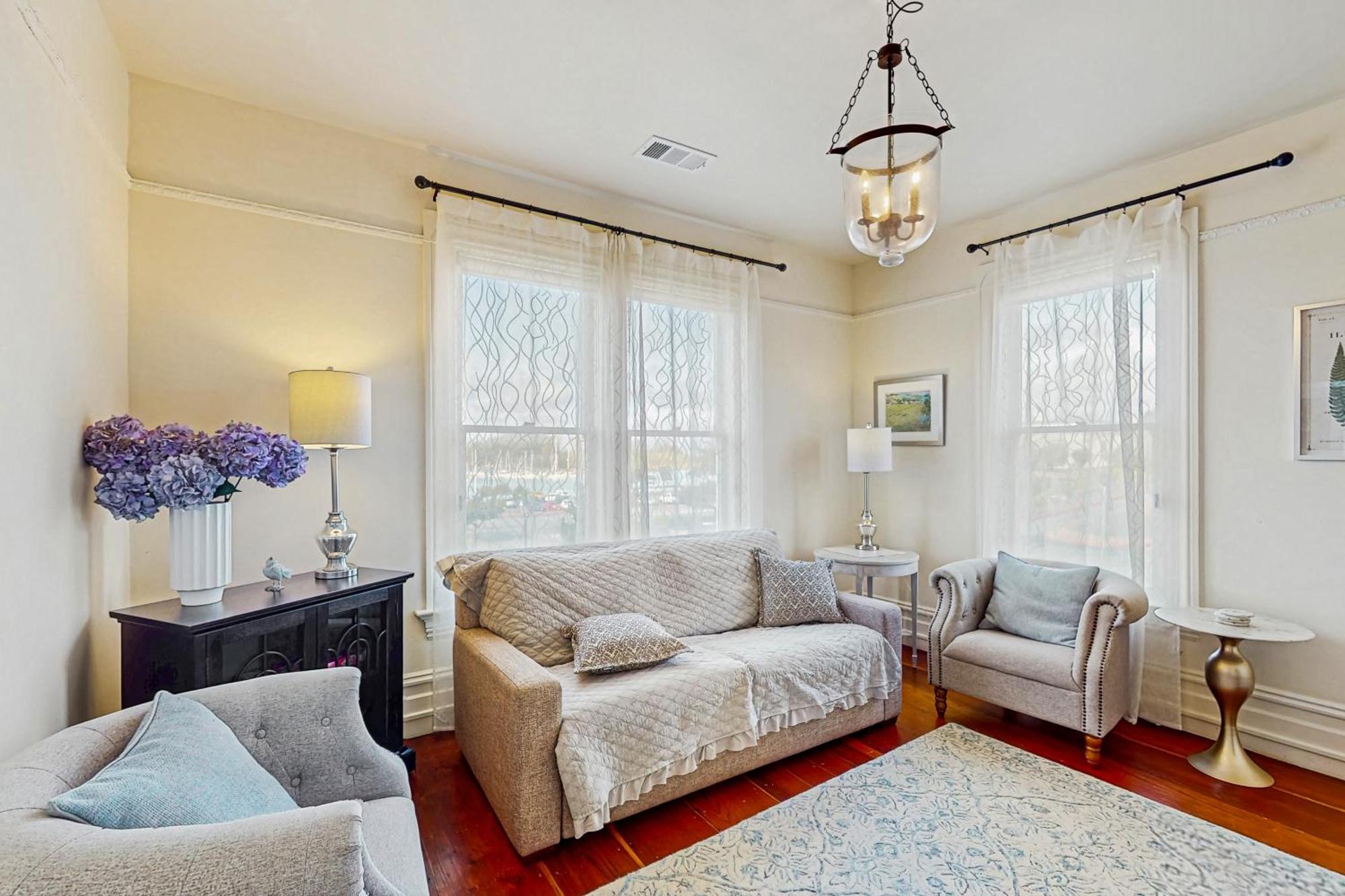 Lilac Victorian Downstairs Eureka Quarto foto